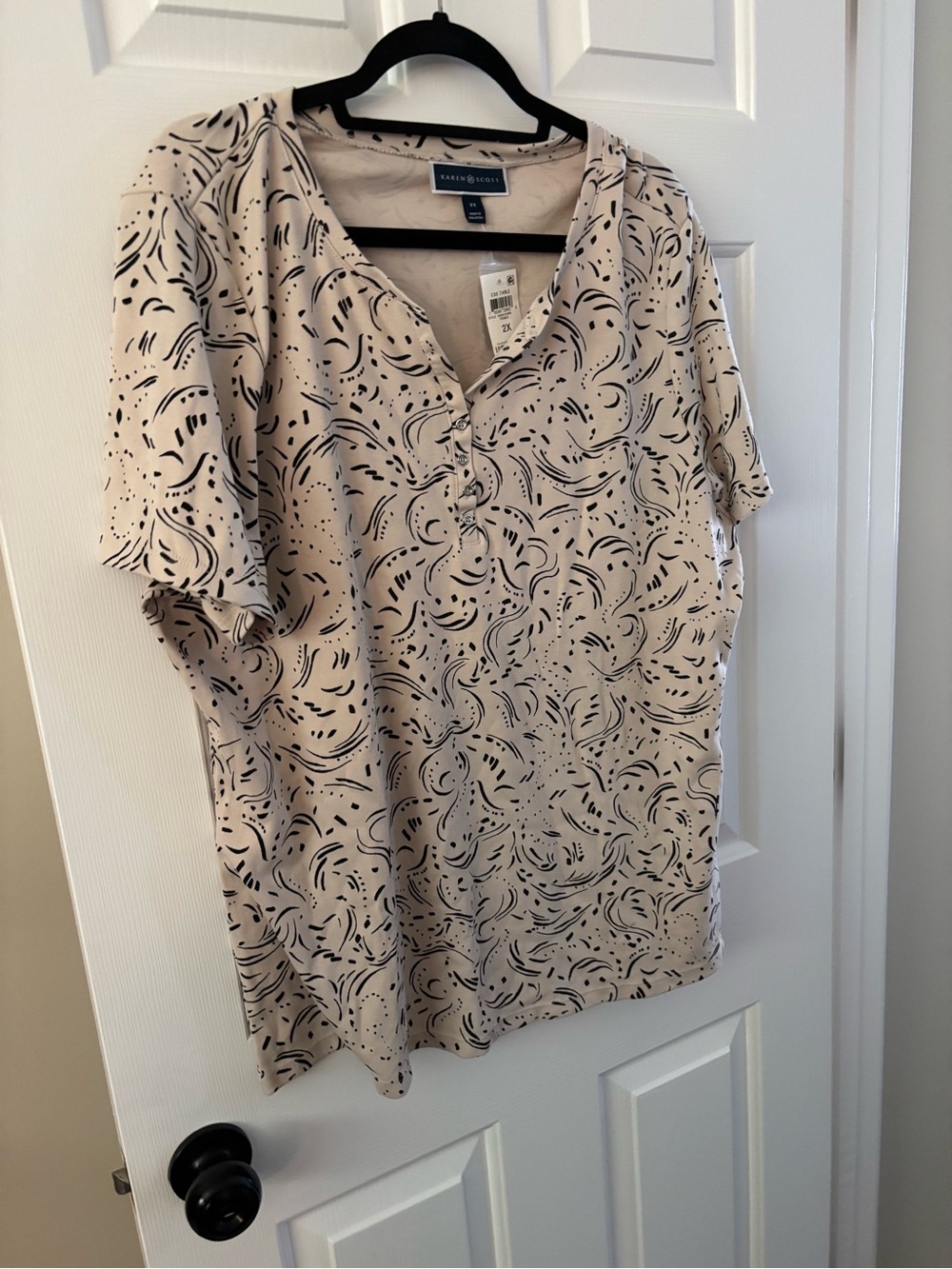 NEW- Karen Scott Beige & Black Printed Short Sleeve Top